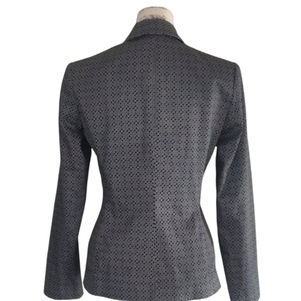 Dana Buchman Zip Front Blazer. - Picture 2 of 8